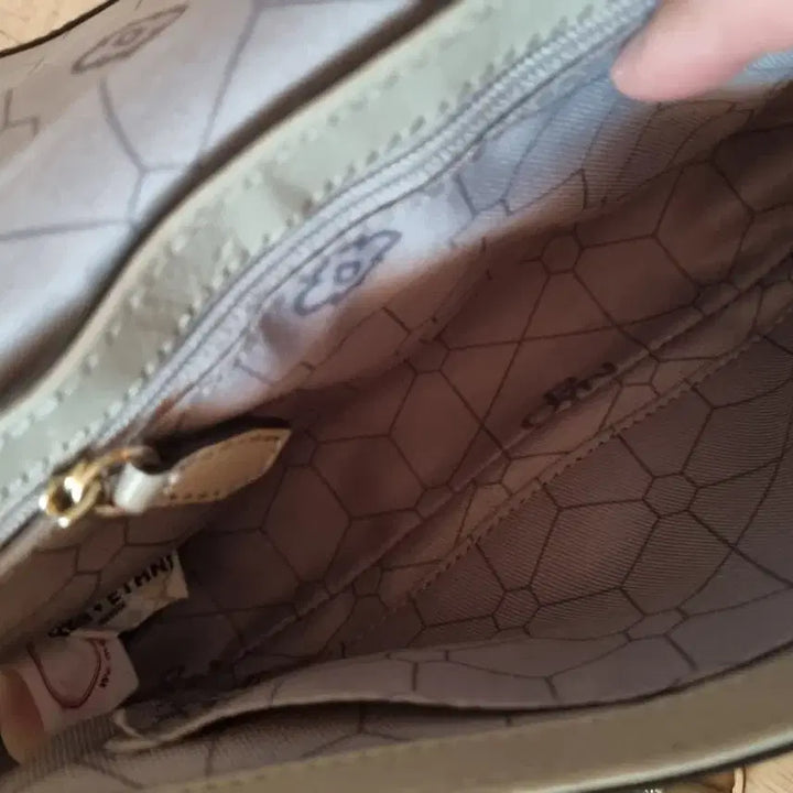 [BUNJANG] Oryany Chain Crossbody Bag / 오야니 체인 크로스백 숄더백