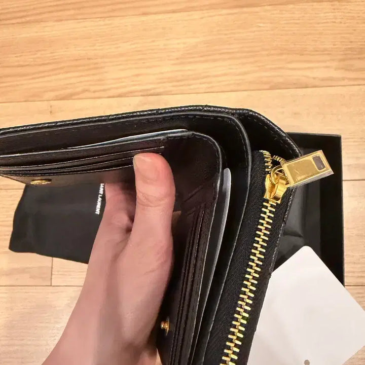 [BUNJANG] YSL Matelasse Zip Wallet / [정품 새상품] 입생로랑 마틀라세 지퍼 반지갑