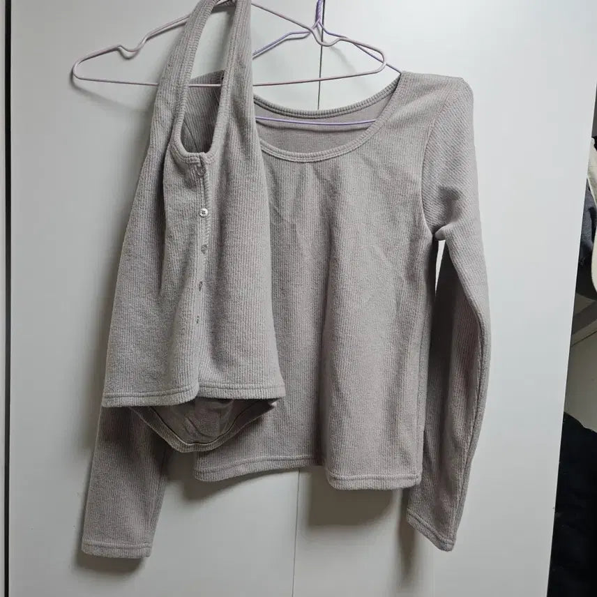 [BUNJANG] Knitted Long Sleeve Top and Button Sleeveless Set / 골지 니트 긴팔 + 단추 슬리브리스 세트