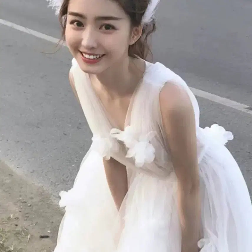 [SOLD OUT] 아이보리 플라워 장식 쉬폰 드레스 (새상품)