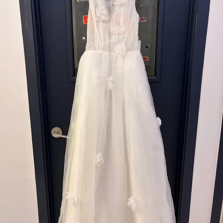 [SOLD OUT] 아이보리 플라워 장식 쉬폰 드레스 (새상품)