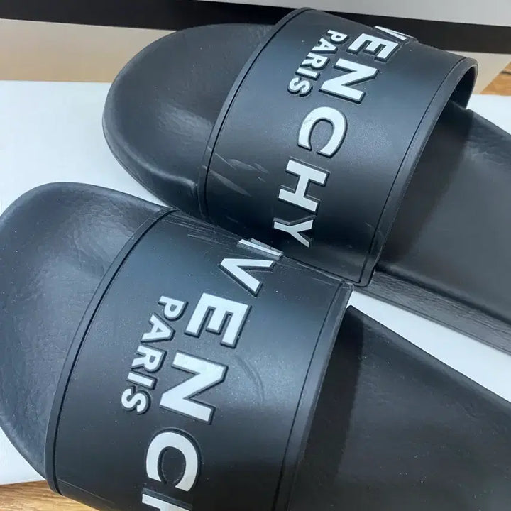 [BUNJANG] Givenchy Slippers - Size 37 / 지방시 슬리퍼 37사이즈