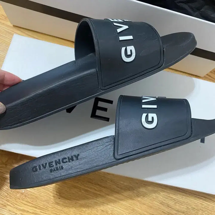 [BUNJANG] Givenchy Slippers - Size 37 / 지방시 슬리퍼 37사이즈