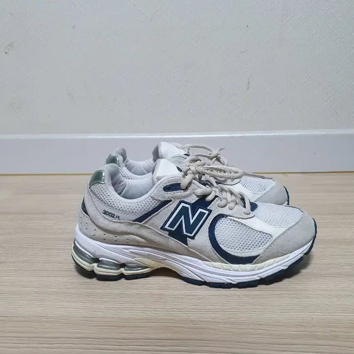 [BUNJANG] New Balance 2002R Sneakers 230 / 뉴발란스 2002R 운동화 230