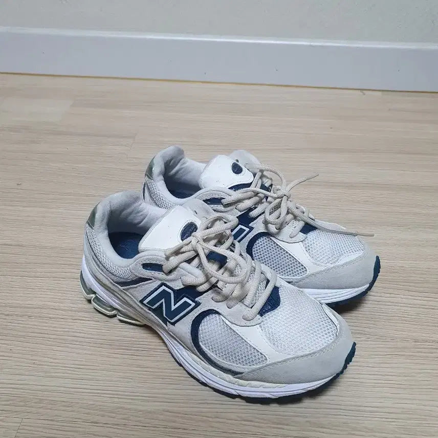 [BUNJANG] New Balance 2002R Sneakers 230 / 뉴발란스 2002R 운동화 230