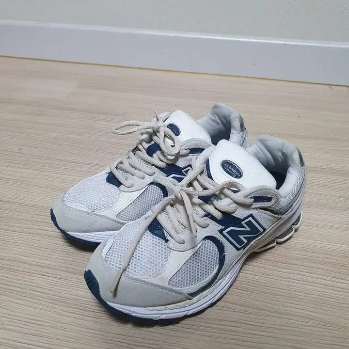 [BUNJANG] New Balance 2002R Sneakers 230 / 뉴발란스 2002R 운동화 230