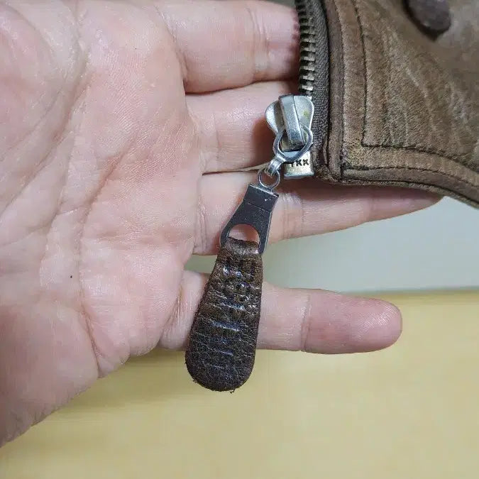 [BUNJANG] Esprit 90s Vintage Brown Leather Vest / 90's Esprit 빈티지 브라운 가죽 조끼