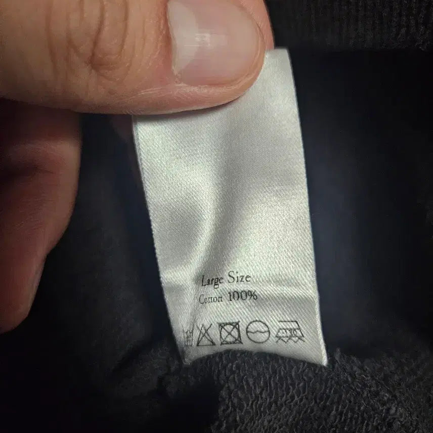 [BUNJANG] Black Printed Hoodie / 프린팅 블랙 후드티