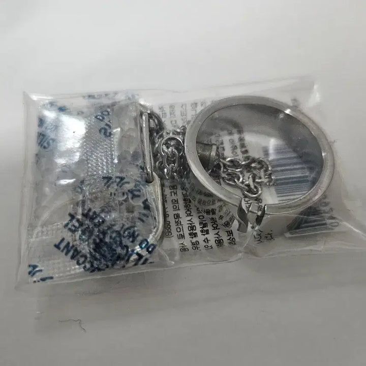 [BUNJANG] Hera Tinted Lip Serum Metal Keychain / 헤라 틴티드 립세럼 메탈 키링