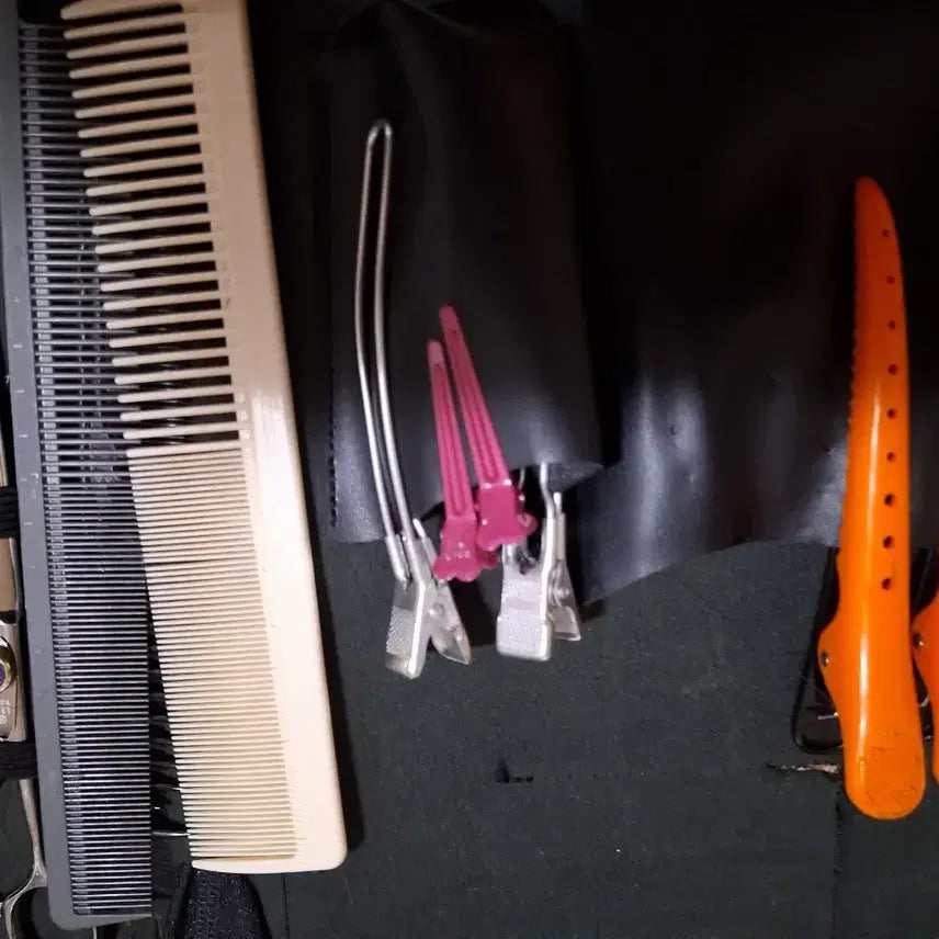 [BUNJANG] Hair Salon Scissors Set / #미용실재료#가위세트#빗#집게#가위오일#