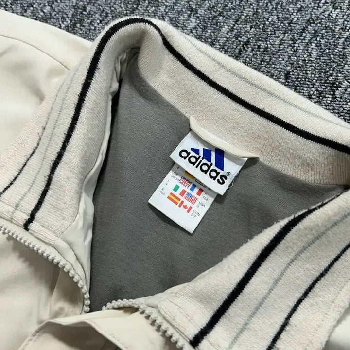 [BUNJANG] Adidas 90s Beige Windbreaker Jacket / 아디다스 90s 베이지 바람막이 자켓