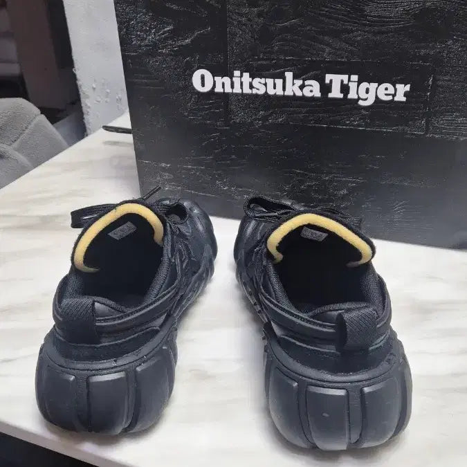 [BUNJANG] Onitsuka Tiger DENTIGRE LS Black 260 Shoes / 오니츠카타이거 덴티그레  LS 블랙 260 박스