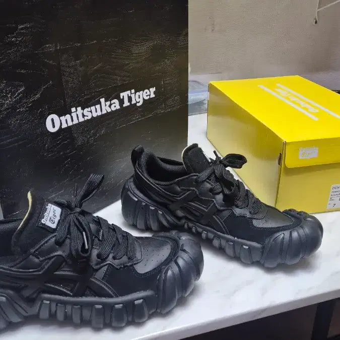 [BUNJANG] Onitsuka Tiger DENTIGRE LS Black 260 Shoes / 오니츠카타이거 덴티그레  LS 블랙 260 박스