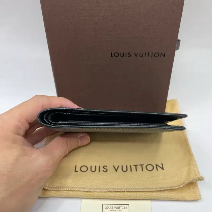 [BUNJANG] Louis Vuitton Taiga Multiple Wallet Black / 루이비통 타이가 멀티플 월릿 반지갑 블랙