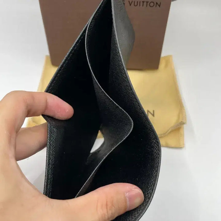[BUNJANG] Louis Vuitton Taiga Multiple Wallet Black / 루이비통 타이가 멀티플 월릿 반지갑 블랙