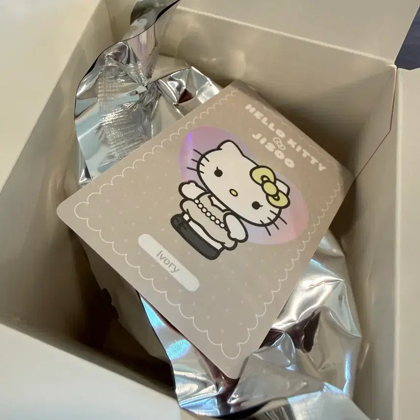 [BUNJANG] Blackpink Jisoo Hello Kitty Plush Keyring / [헬로키티 x 지수] 플러시 키링 아이보리