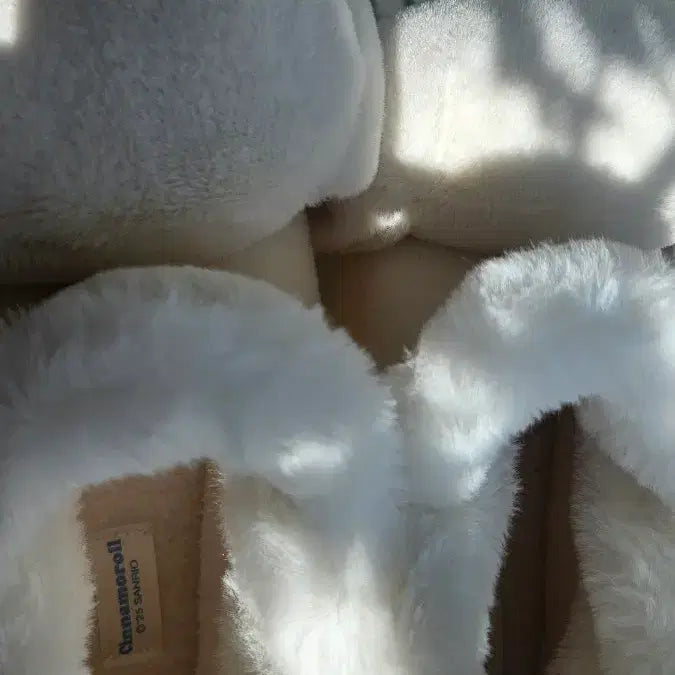 [BUNJANG] Cinnamoroll Fur Boots / 시나몬롤 털부츠 245-250