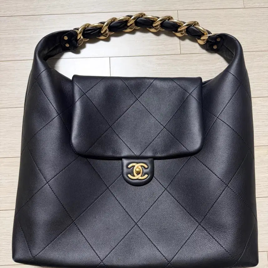 [BUNJANG] Chanel Maxi Hobo Bag / 샤넬 25시즌 맥시호보백