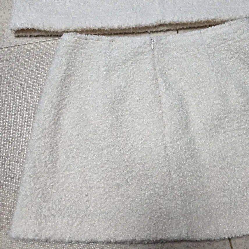 [BUNJANG] Winter Puffy Skirt Set / 겨울 뽀글이 스커트 세트 반팔 치마 아이보리