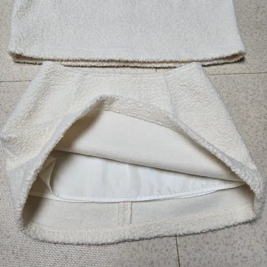 [BUNJANG] Winter Puffy Skirt Set / 겨울 뽀글이 스커트 세트 반팔 치마 아이보리
