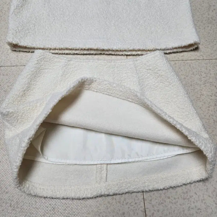 [BUNJANG] Winter Puffy Skirt Set / 겨울 뽀글이 스커트 세트 반팔 치마 아이보리