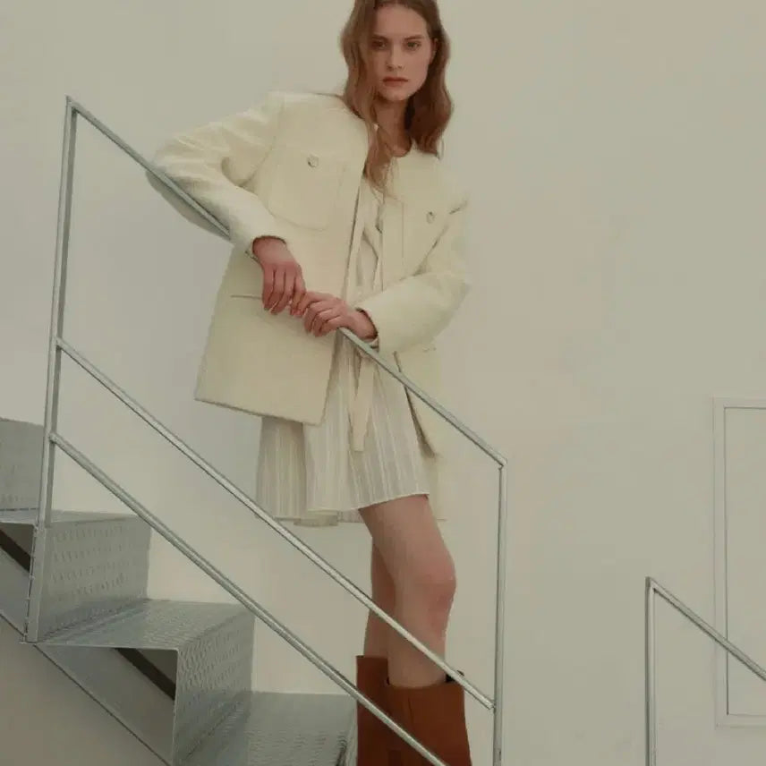 [BUNJANG] Auro Tweed Jacket Half Coat / 아우로 트위드 자켓 노카라 라운드 하프 코트