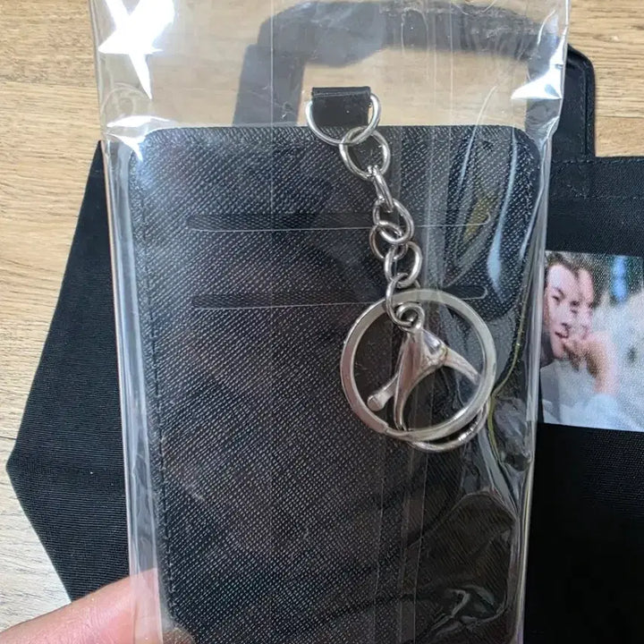 [BUNJANG] BTS V Goods Photocard Set + Bag / 방탄소년단 V 굿즈 포토세트 + 가방