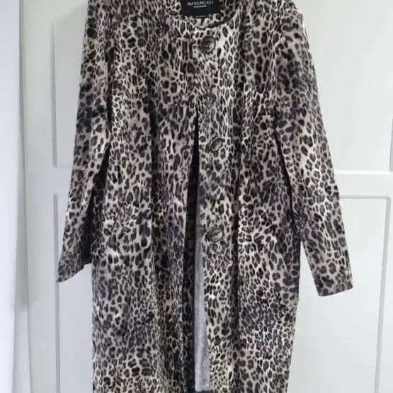 [SOLD OUT] 김영주 플래티넘 레오파드 코트