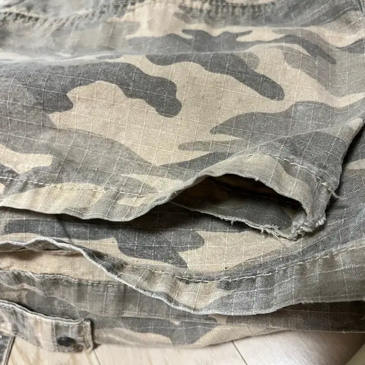 [BUNJANG] Yeel Leey Cargo Strap Wide Pants Beige / yeel leey 카모팬츠 카고스트랩와이드 베이지