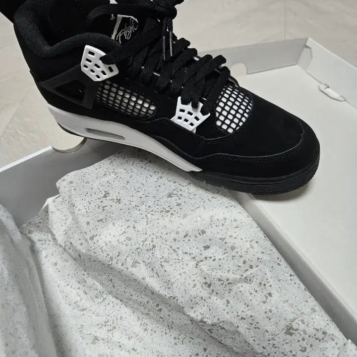 [BUNJANG] Nike Air Jordan 4 Retro White Thunder Sneakers / 나이키 에어 조던 4 레트로 화이트썬더 270 사이즈 팝니다
