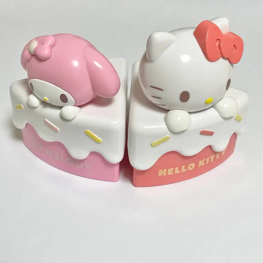 [BUNJANG] Sanrio Hello Kitty and My Melody Cake Storage Box Bundle Set / 28일 오늘까지만 판매) 산리오 키티 마멜 케이크 보관함 일괄