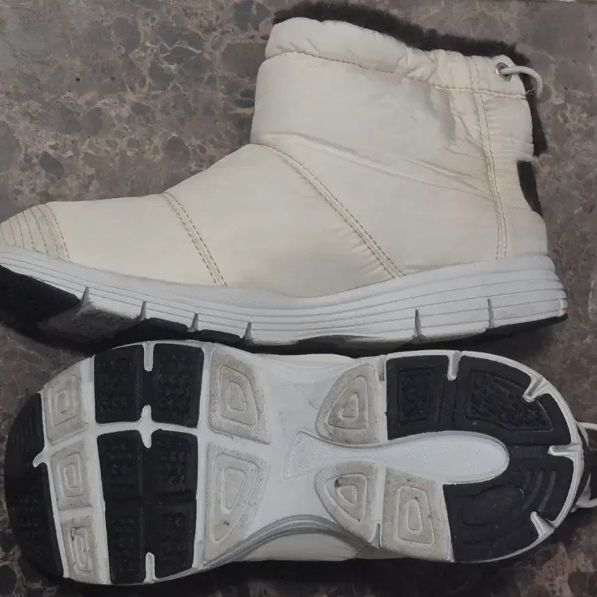 [BUNJANG] SOCOMODS Ankle Boots US8 Ivory / SOCOMODS 퍼 앵클부츠 US8 아이보리