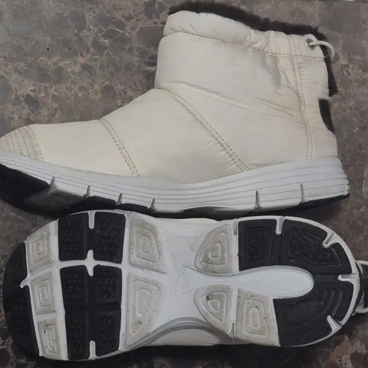 [BUNJANG] SOCOMODS Ankle Boots US8 Ivory / SOCOMODS 퍼 앵클부츠 US8 아이보리