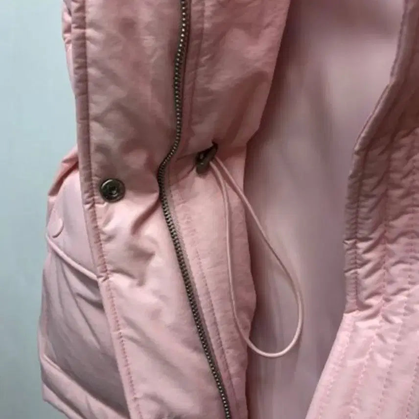 [BUNJANG] NMIXX Le V-CITY Down Vest (Pink) / 레브시티 덕다운 패딩조끼(핑크)