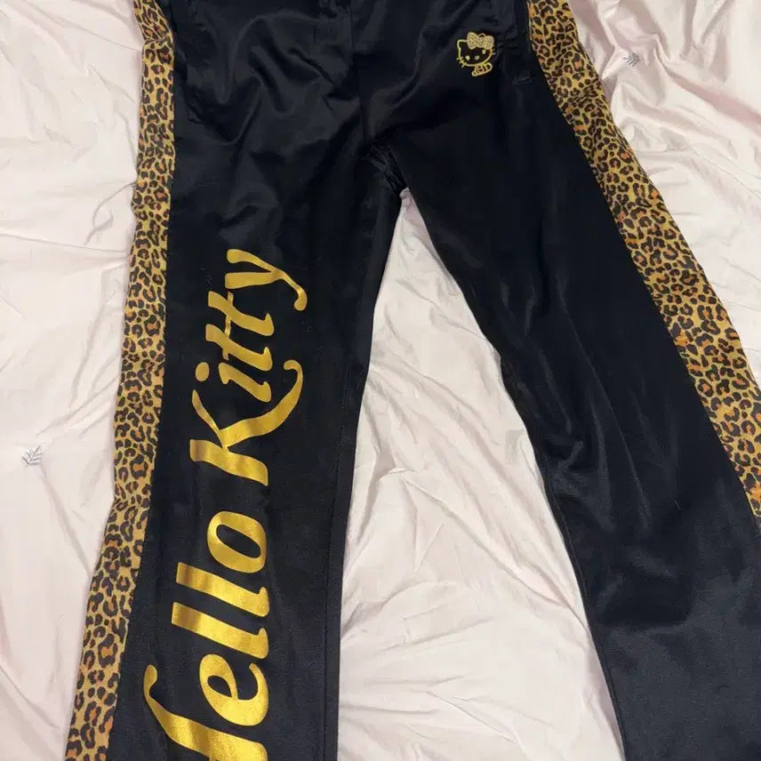 [BUNJANG] Vintage Hello Kitty Leopard Print Training Pants / 마지막 가격XXXX빈티지 갸루 정품 호피 헬로키티 트레이닝 바지