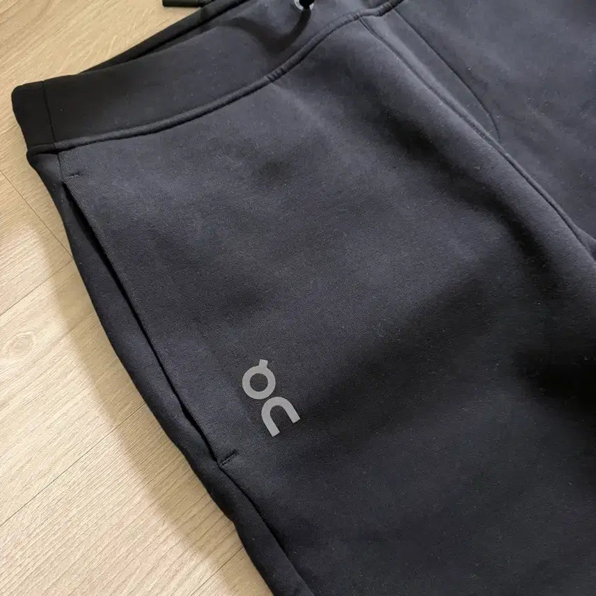 [BUNJANG] On Running Focus Tech Sweatpants Black M / 온러닝 포커스 테크 스웻팬츠 블랙 M 새상품