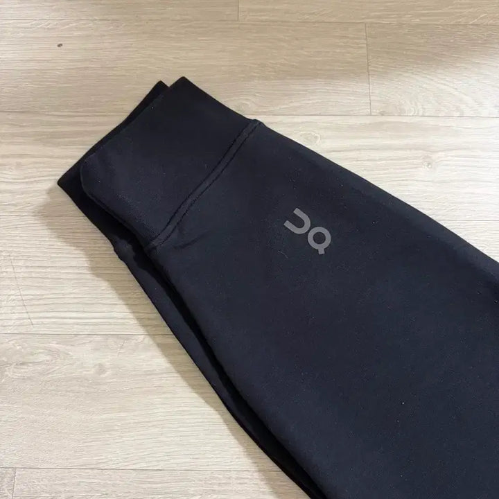 [BUNJANG] On Running Focus Tech Sweatpants Black M / 온러닝 포커스 테크 스웻팬츠 블랙 M 새상품