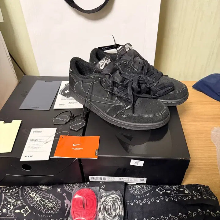 [BUNJANG] Nike Jordan 1 Travis Scott Low Black Sneakers / 조던1 트래비스 스캇 로우 블랙 255