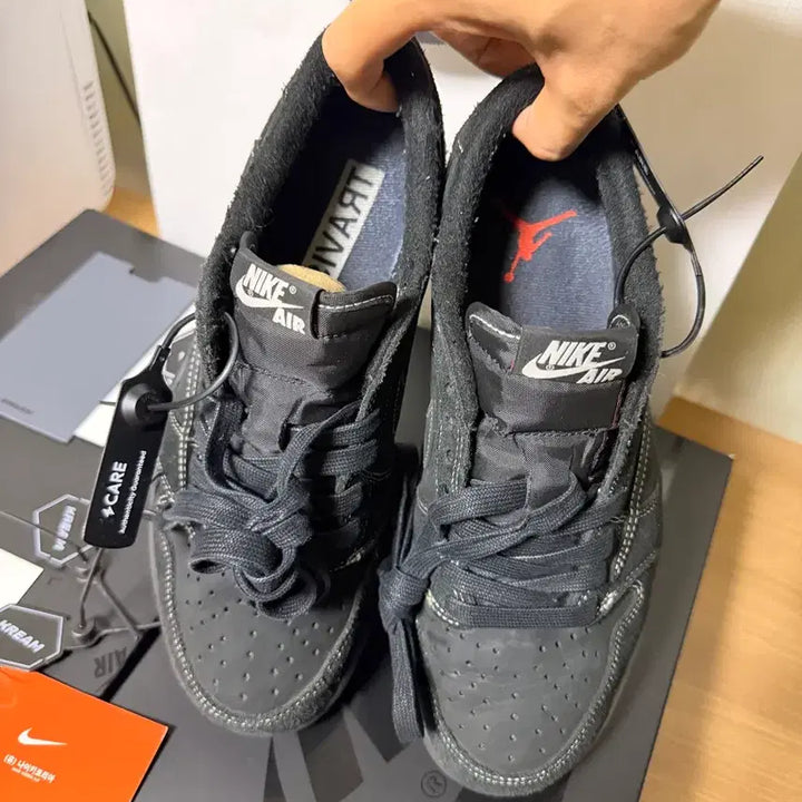 [BUNJANG] Nike Jordan 1 Travis Scott Low Black Sneakers / 조던1 트래비스 스캇 로우 블랙 255