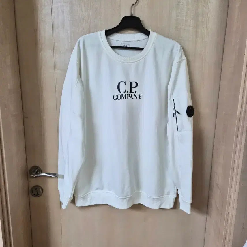 [BUNJANG] C.P. Company White Sweatshirt / C.P. 컴퍼니 화이트 맨투맨 105~110