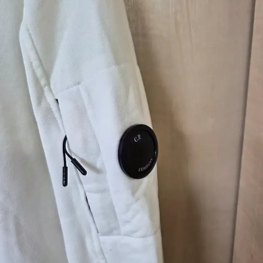 [BUNJANG] C.P. Company White Sweatshirt / C.P. 컴퍼니 화이트 맨투맨 105~110