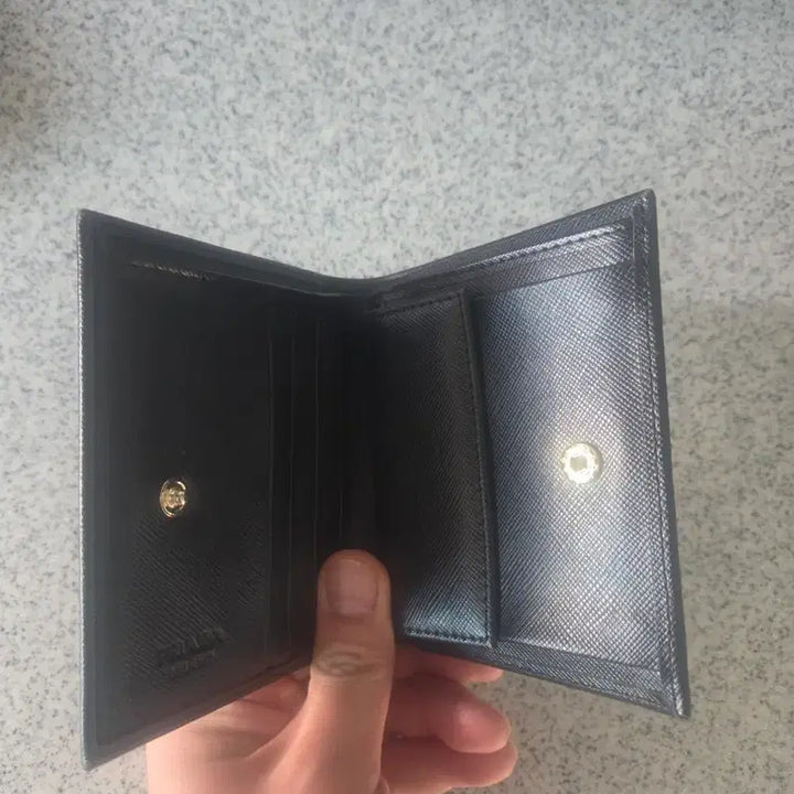 [BUNJANG] Prada Saffiano Bi-fold Wallet / 프라다 여성 반지갑 블랙 사피아노