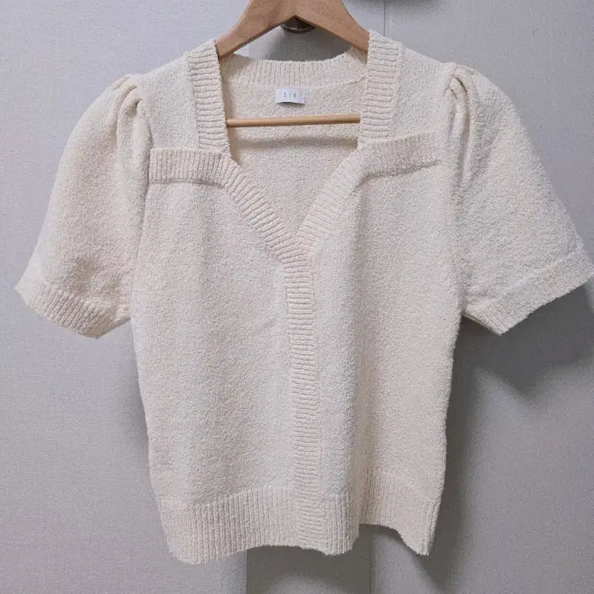 [BUNJANG] Siiia Nelia Knit Top / 시에 넬리아 반팔니트 퍼프니트