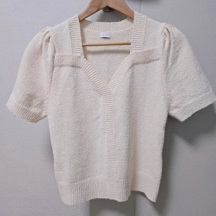 [BUNJANG] Siiia Nelia Knit Top / 시에 넬리아 반팔니트 퍼프니트