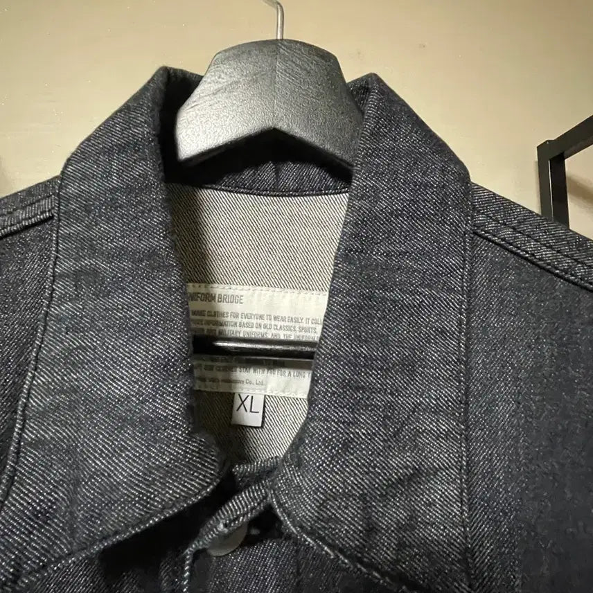 [BUNJANG] Uniform Bridge Denim Trucker Jacket / 유니폼브릿지 데님 트러커 자켓