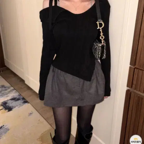 [BUNJANG] Hypnotic Brinin Asymmetric Off-Shoulder Top / 히프나틱 브리닌 언발 오프 티셔츠
