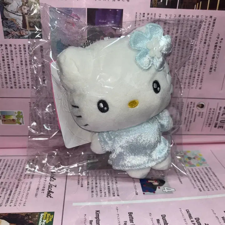 [BUNJANG] Sanrio Hello Kitty Angel Mascot Keyring / 산리오 미즈이로 엔젤 헬로키티 마스코트 천사 인형 천사 키티 키링 키홀더