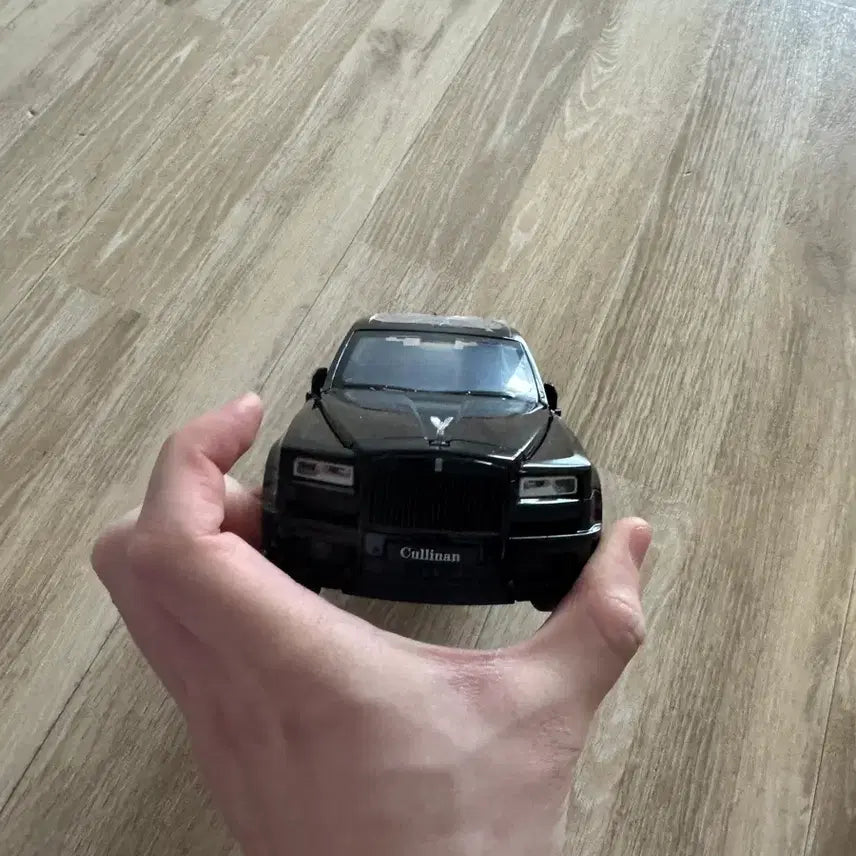 [BUNJANG] Rolls-Royce Cullinan 1:20 Diecast Model Car / 롤스로이스 칼리넌 1:20 다이캐스트 모형자동차