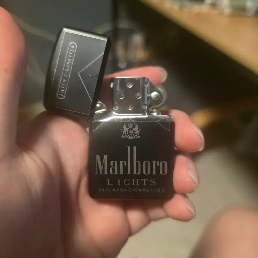 [BUNJANG] Marlboro Light Black Zippo Style Lighter / 말보로 라이트 블랙 지포스타일 라이터