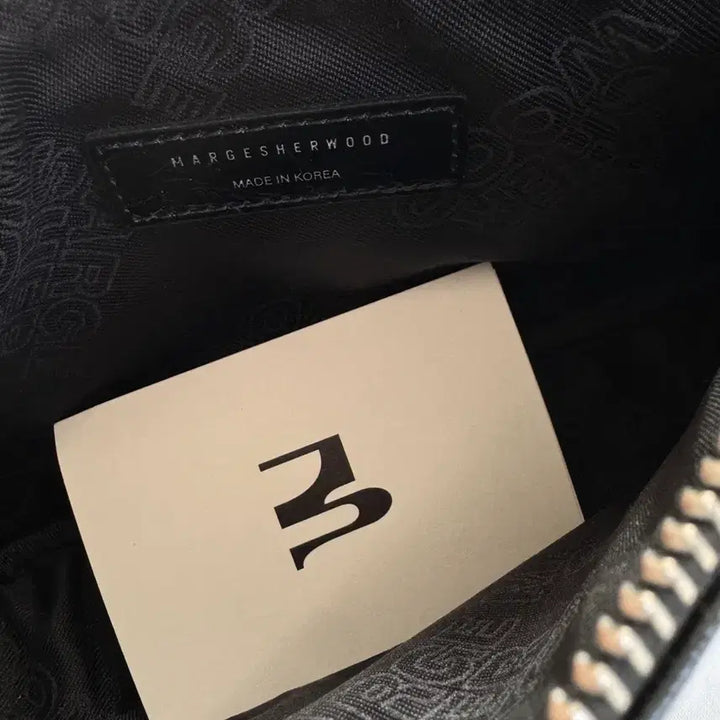 [BUNJANG] Margesherwood Zipper Small Black Crinkle Bag / 마지셔우드 지퍼 스몰 블랙 크링클